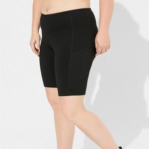 Torrid size 3 bike short